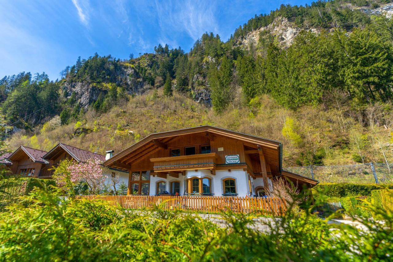 Taverne Apartment *